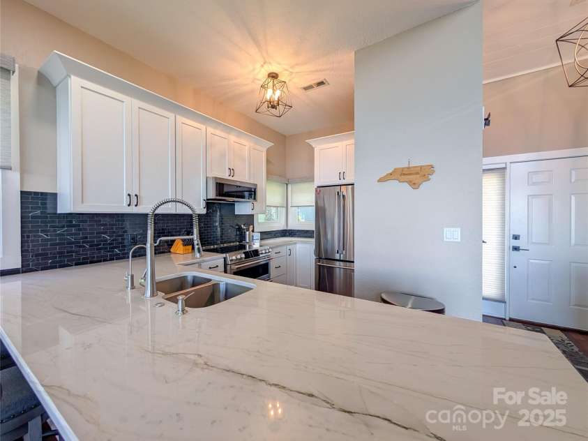 30 Club Villa Court, Burnsville, NC 28714.  MLS# CAR4278164, YatesRealty ID 716. 