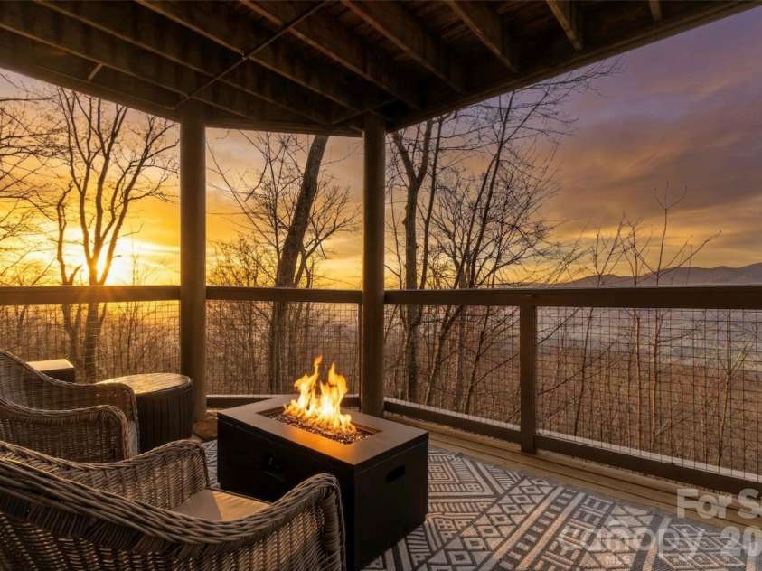 30 Club Villa Court, Burnsville, NC 28714.  MLS# CAR4368463, YatesRealty ID 716. 