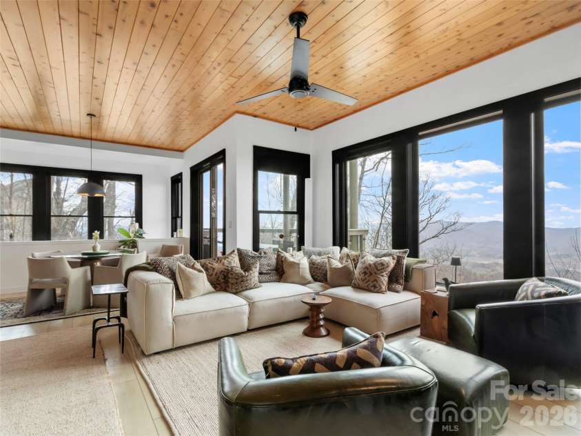 30 Club Villa Court, Burnsville, NC 28714.  MLS# CAR4368463, YatesRealty ID 716. 