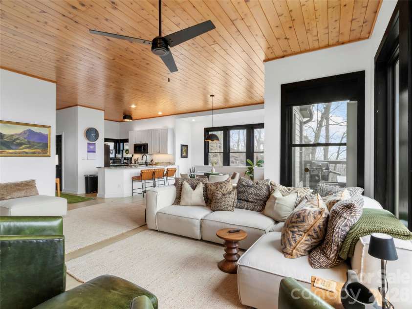 30 Club Villa Court, Burnsville, NC 28714.  MLS# CAR4368463, YatesRealty ID 716. 