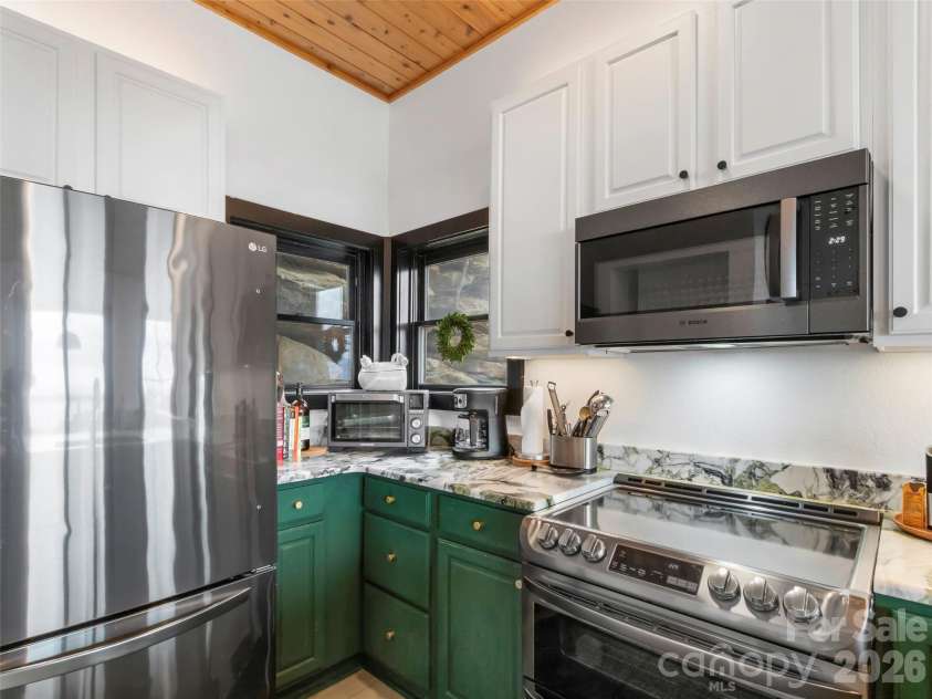 30 Club Villa Court, Burnsville, NC 28714.  MLS# CAR4368463, YatesRealty ID 716. 