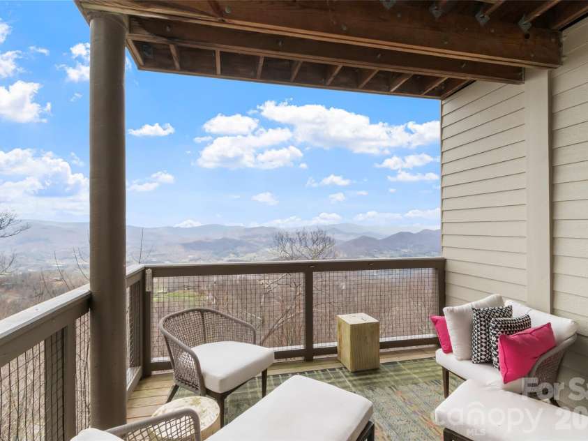 30 Club Villa Court, Burnsville, NC 28714.  MLS# CAR4368463, YatesRealty ID 716. 