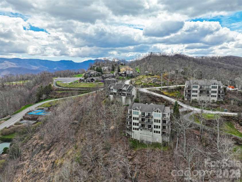 30 Club Villa Court, Burnsville, NC 28714.  MLS# CAR4368463, YatesRealty ID 716. 