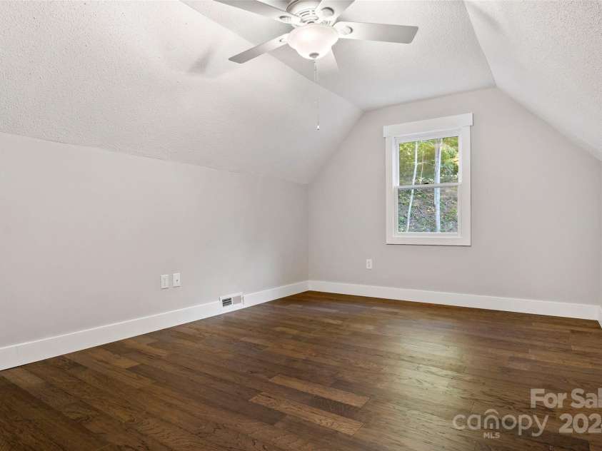 8 Tree Top Place, Black Mountain, NC 28711.  MLS# CAR4193609, YatesRealty ID 7161. 2nd floor bedroom #3