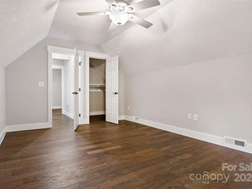 8 Tree Top Place, Black Mountain, NC 28711.  MLS# CAR4193609, YatesRealty ID 7161. 2nd floor bedroom #3