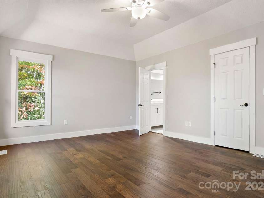 8 Tree Top Place, Black Mountain, NC 28711.  MLS# CAR4193609, YatesRealty ID 7161. Primary bedroom