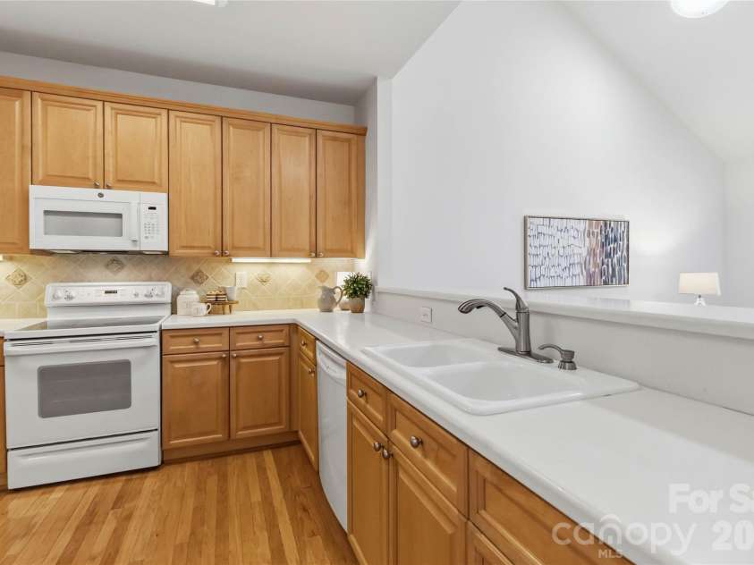 9155 Providence Colony Drive, Charlotte, NC 28277.  MLS# CAR4353969, YatesRealty ID 7161. 