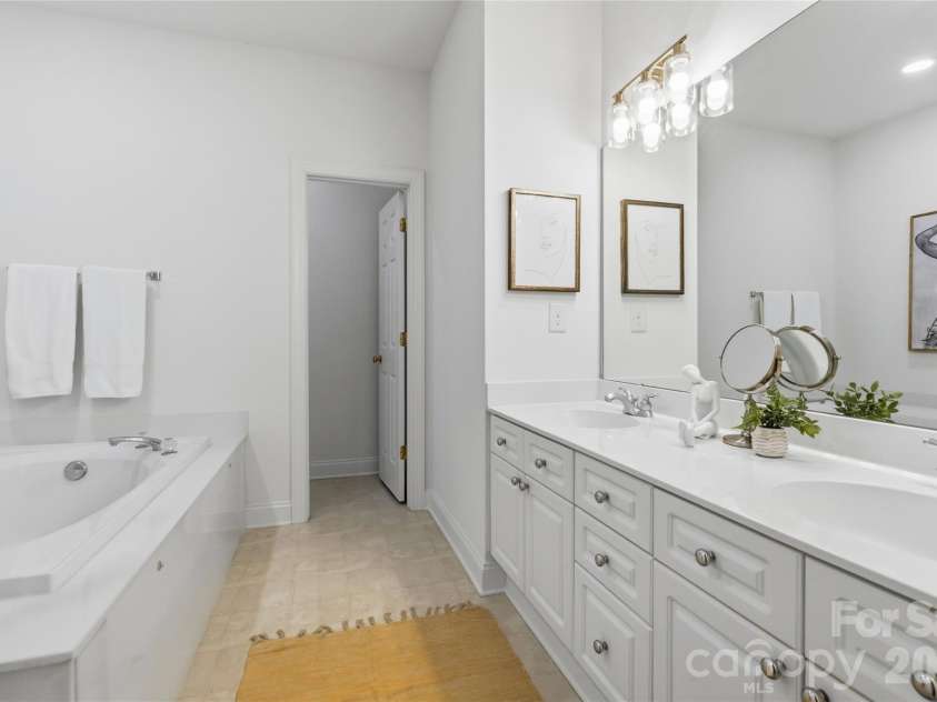 9155 Providence Colony Drive, Charlotte, NC 28277.  MLS# CAR4353969, YatesRealty ID 7161. 