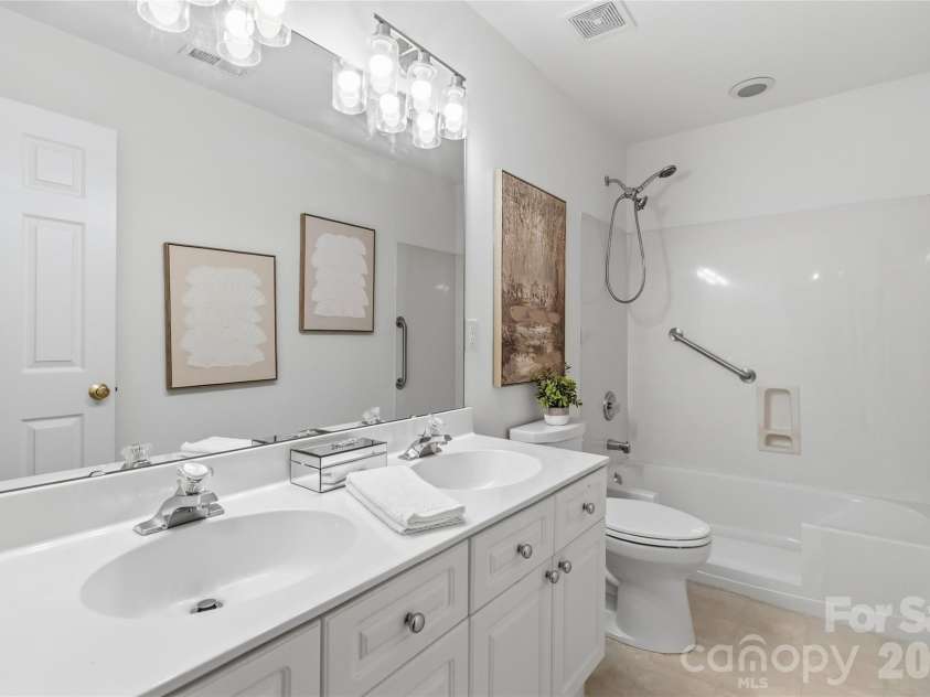 9155 Providence Colony Drive, Charlotte, NC 28277.  MLS# CAR4353969, YatesRealty ID 7161. 
