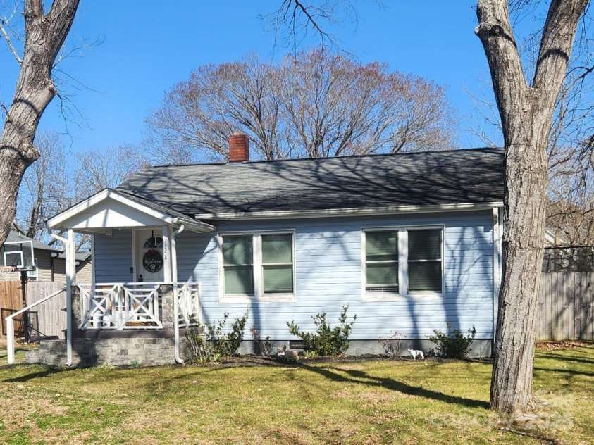 128 Oak Street, Salisbury, NC 28146.  MLS# CAR4220652, YatesRealty ID 7162. 
