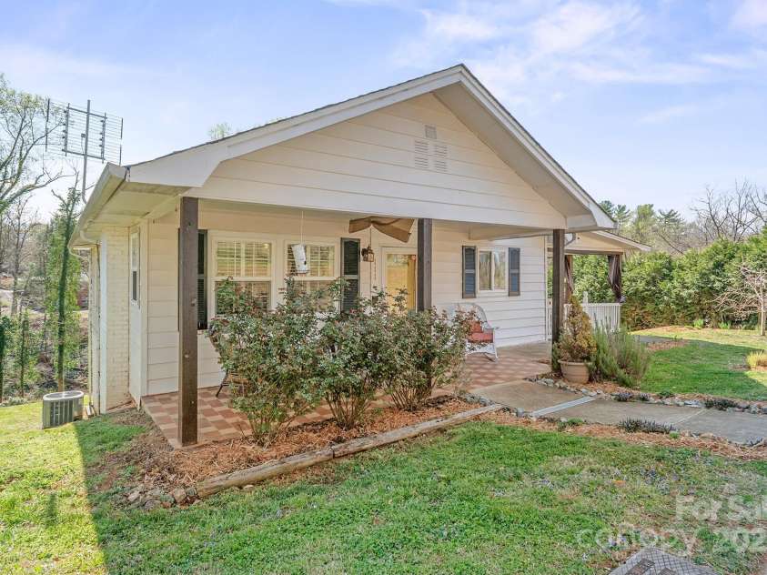 111 Clark Street, Morganton, NC 28655.  MLS# CAR4236003, YatesRealty ID 7163. 