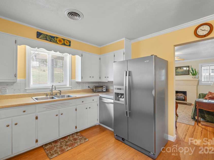 111 Clark Street, Morganton, NC 28655.  MLS# CAR4236003, YatesRealty ID 7163. 