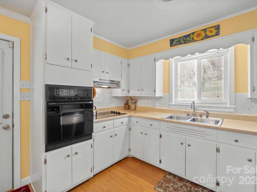 111 Clark Street, Morganton, NC 28655.  MLS# CAR4236003, YatesRealty ID 7163. 