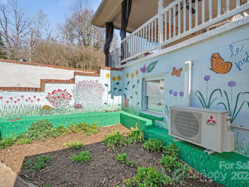 111 Clark Street, Morganton, NC 28655.  MLS# CAR4236003, YatesRealty ID 7163. 