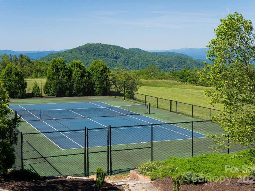 24 Snow Ridge Drive, Hendersonville, NC 28792.  MLS# CAR4239969, YatesRealty ID 7164. Community tennis court