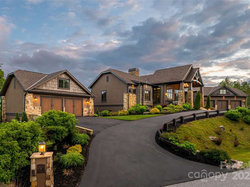 24 Snow Ridge Drive, Hendersonville, NC 28792.  MLS# CAR4239969, YatesRealty ID 7164. Front exterior