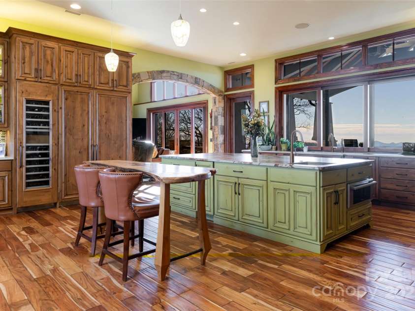 24 Snow Ridge Drive, Hendersonville, NC 28792.  MLS# CAR4239969, YatesRealty ID 7164. Kitchen