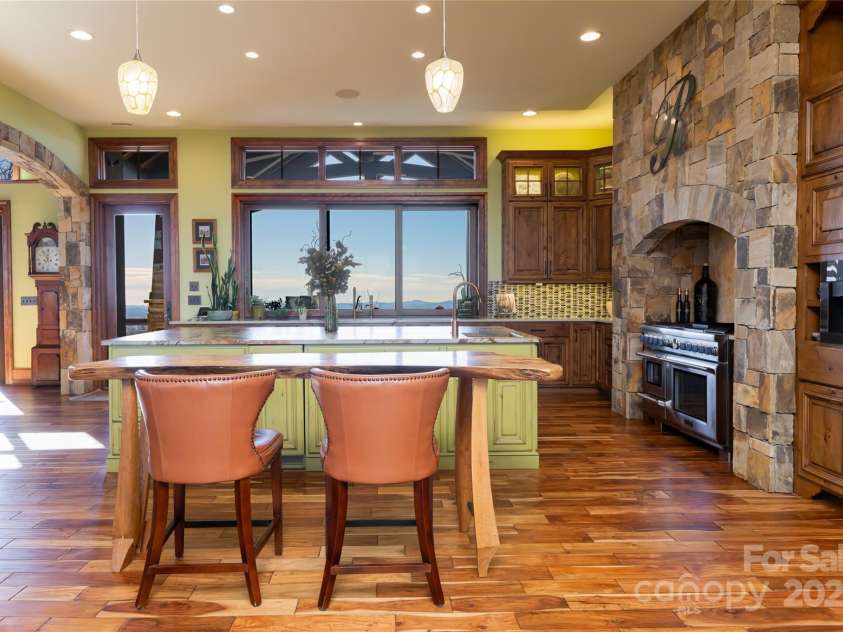 24 Snow Ridge Drive, Hendersonville, NC 28792.  MLS# CAR4239969, YatesRealty ID 7164. Kitchen