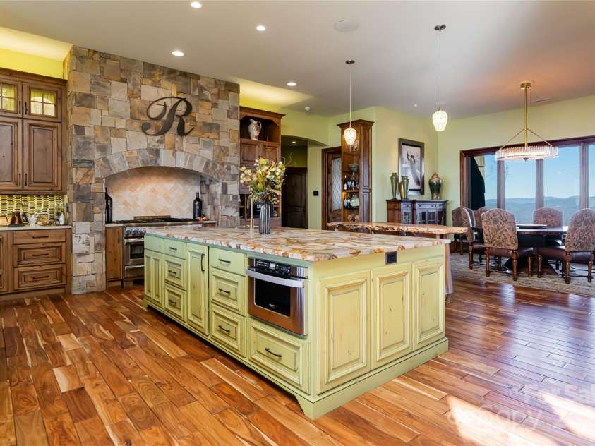 24 Snow Ridge Drive, Hendersonville, NC 28792.  MLS# CAR4239969, YatesRealty ID 7164. Kitchen
