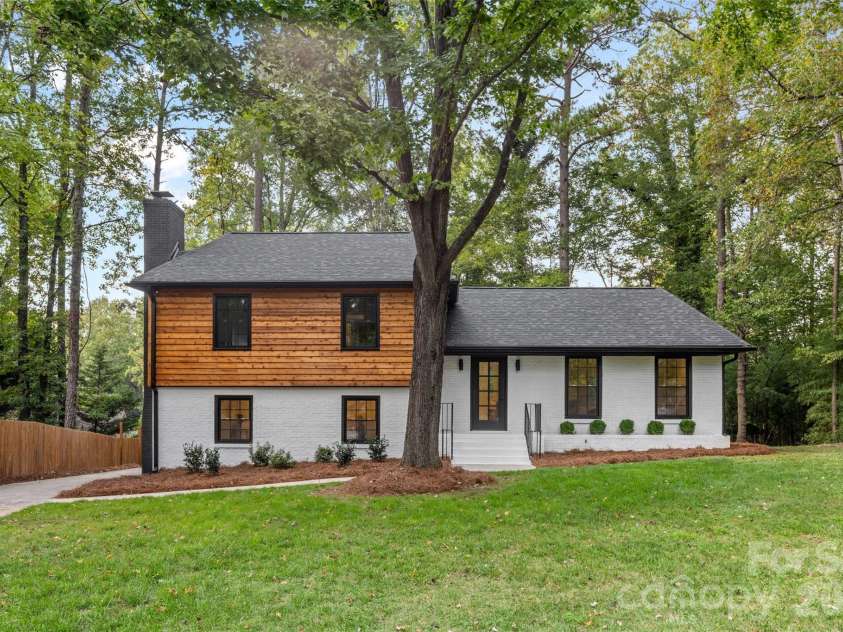 509 Selkirk Place, Charlotte, NC 28270.  MLS# CAR4346550, YatesRealty ID 7164. 