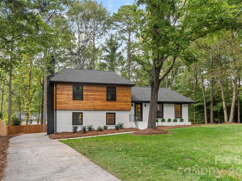 509 Selkirk Place, Charlotte, NC 28270.  MLS# CAR4346550, YatesRealty ID 7164. 