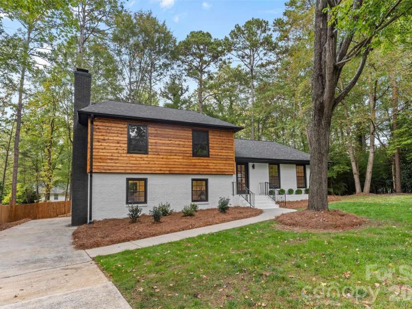 509 Selkirk Place, Charlotte, NC 28270.  MLS# CAR4346550, YatesRealty ID 7164. 