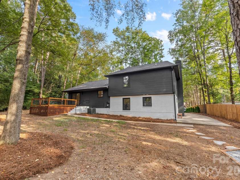 509 Selkirk Place, Charlotte, NC 28270.  MLS# CAR4346550, YatesRealty ID 7164. 