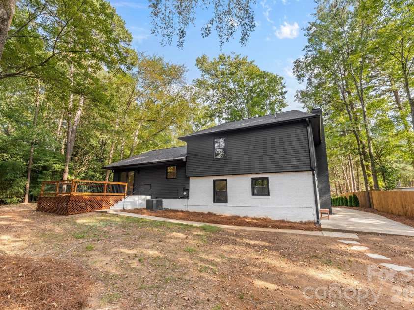 509 Selkirk Place, Charlotte, NC 28270.  MLS# CAR4346550, YatesRealty ID 7164. 