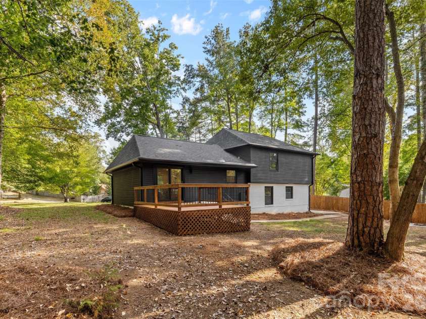 509 Selkirk Place, Charlotte, NC 28270.  MLS# CAR4346550, YatesRealty ID 7164. 