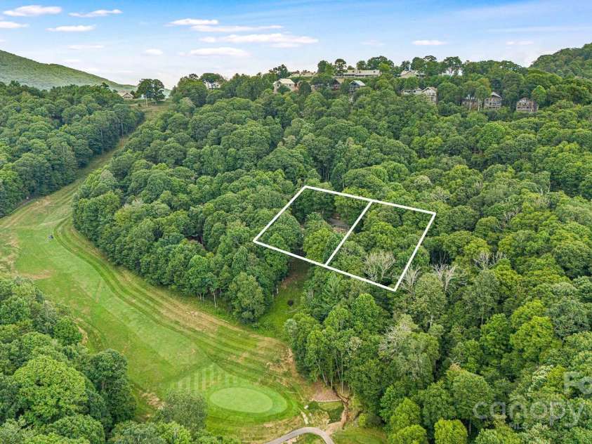 73 Oak Ridge Court, Mars Hill, NC 28754.  MLS# CAR4166537, YatesRealty ID 7165. Golf course home.