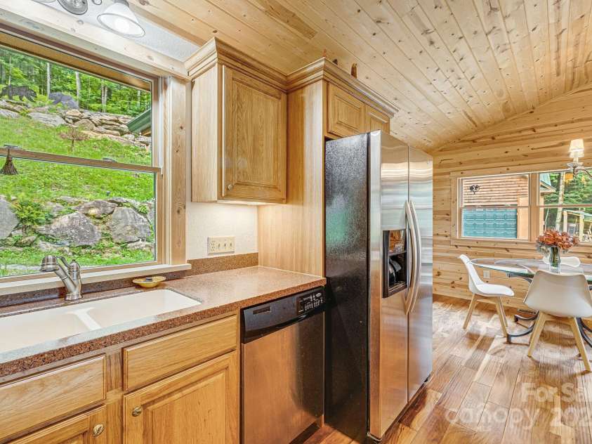 73 Oak Ridge Court, Mars Hill, NC 28754.  MLS# CAR4166537, YatesRealty ID 7165. Kitchen