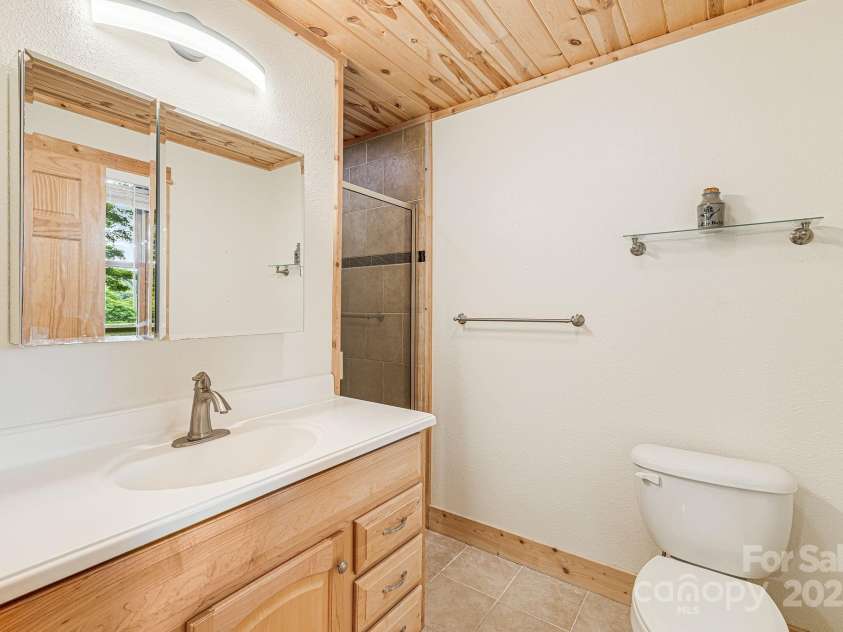 73 Oak Ridge Court, Mars Hill, NC 28754.  MLS# CAR4166537, YatesRealty ID 7165. Primary bathroom