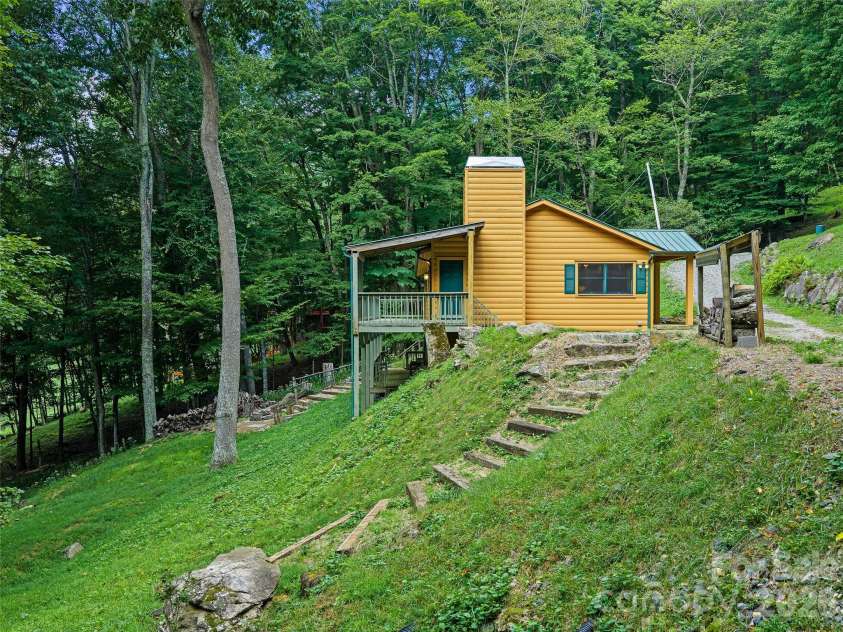 73 Oak Ridge Court, Mars Hill, NC 28754.  MLS# CAR4422938, YatesRealty ID 7165. 