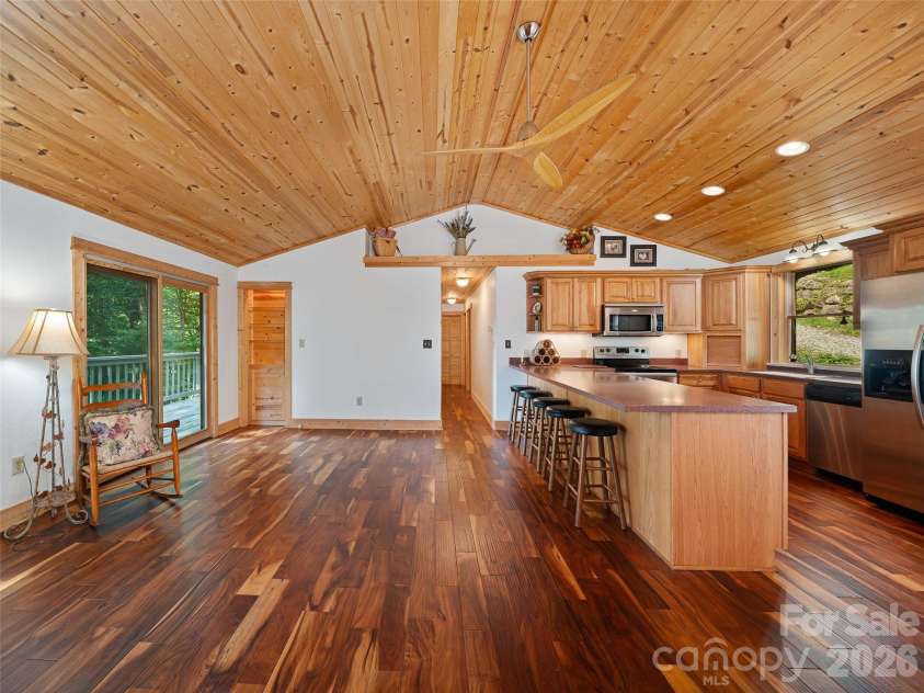 73 Oak Ridge Court, Mars Hill, NC 28754.  MLS# CAR4422938, YatesRealty ID 7165. 