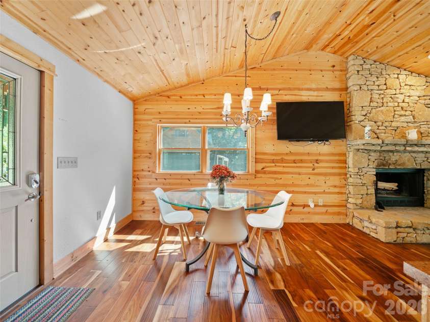73 Oak Ridge Court, Mars Hill, NC 28754.  MLS# CAR4422938, YatesRealty ID 7165. 