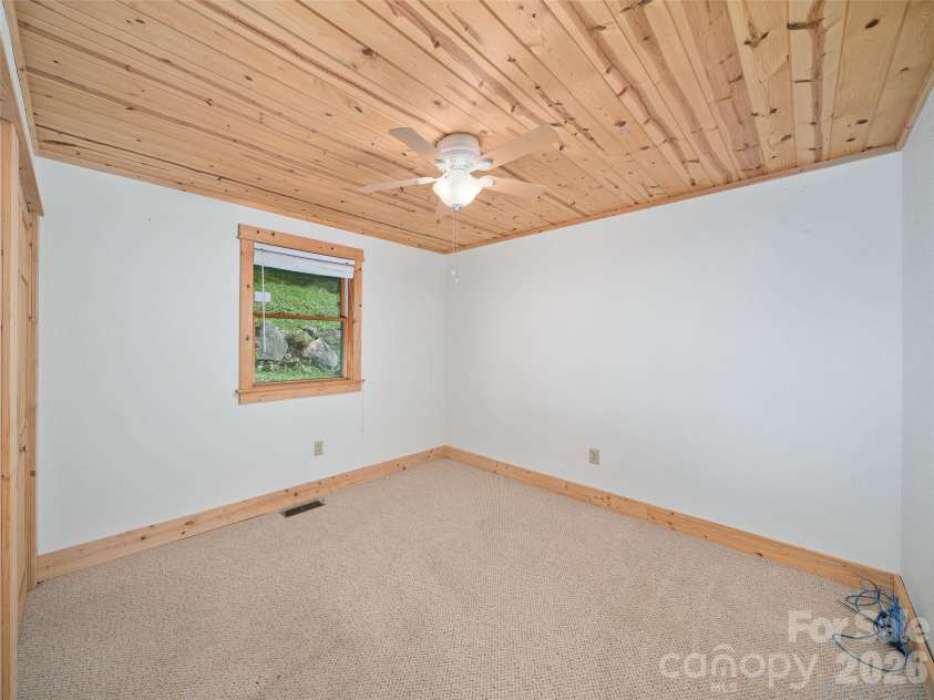 73 Oak Ridge Court, Mars Hill, NC 28754.  MLS# CAR4422938, YatesRealty ID 7165. 