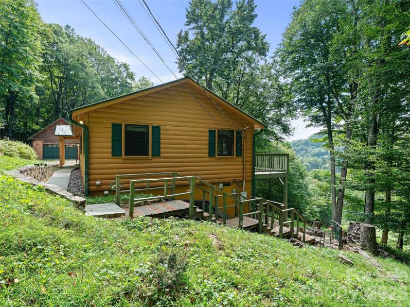 73 Oak Ridge Court, Mars Hill, NC 28754.  MLS# CAR4422938, YatesRealty ID 7165. 