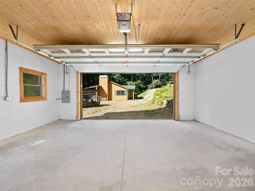 73 Oak Ridge Court, Mars Hill, NC 28754.  MLS# CAR4422938, YatesRealty ID 7165. 