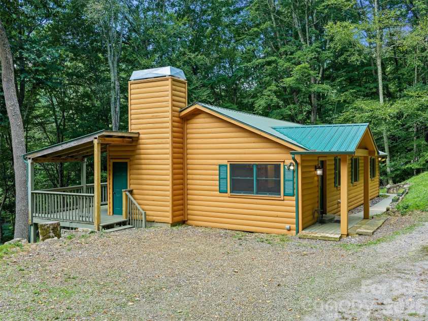73 Oak Ridge Court, Mars Hill, NC 28754.  MLS# CAR4422938, YatesRealty ID 7165. 