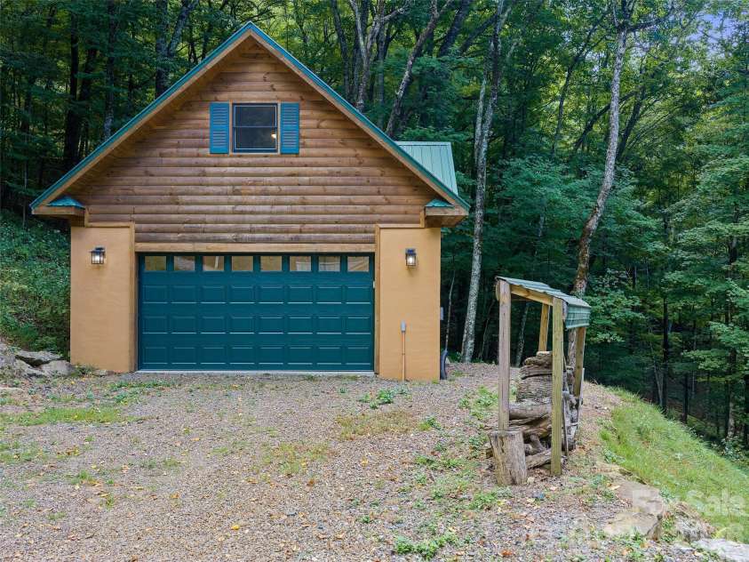 73 Oak Ridge Court, Mars Hill, NC 28754.  MLS# CAR4422938, YatesRealty ID 7165. Detached 2 Car Garage