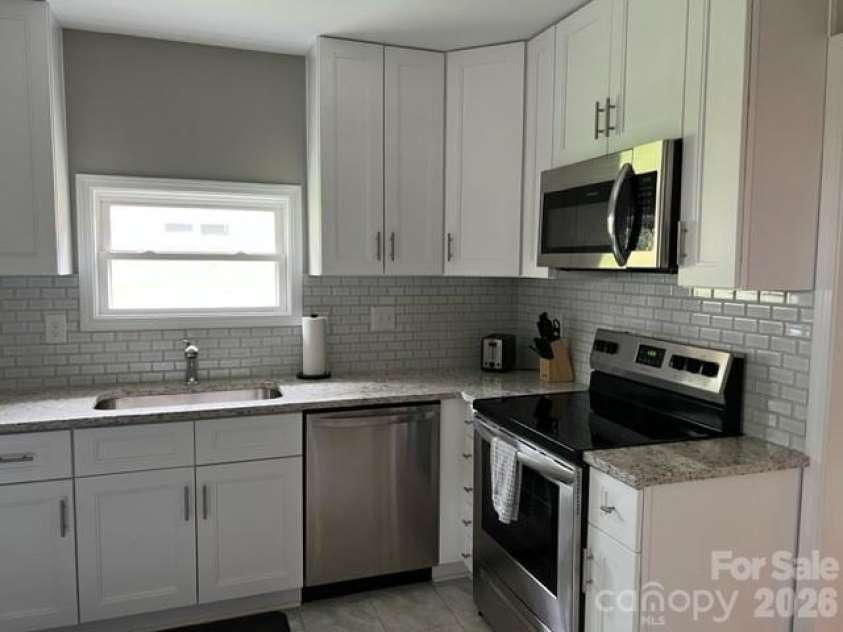 2205 Thurmond Place, Charlotte, NC 28205.  MLS# CAR4352459, YatesRealty ID 7166. 