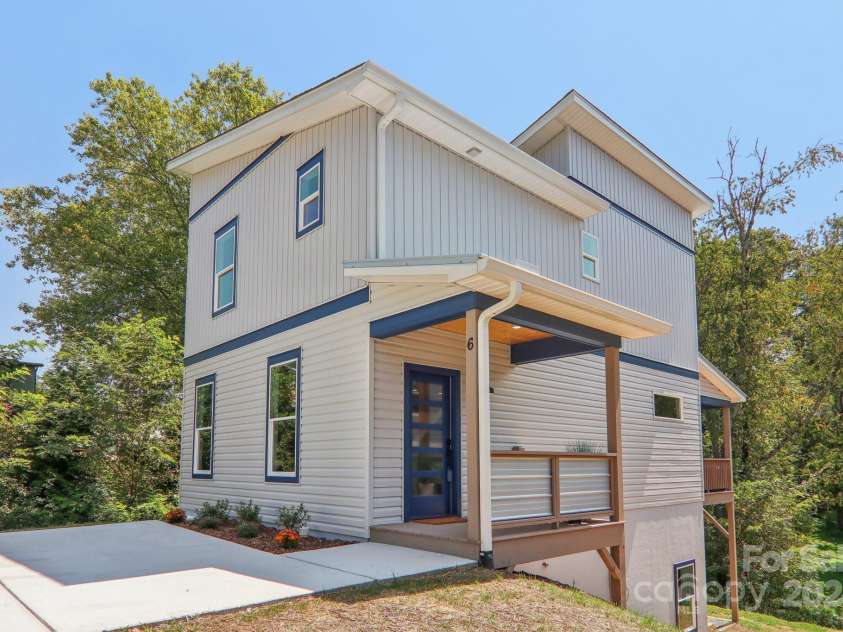 6 Escondido Drive, Asheville, NC 28806.  MLS# CAR4172412, YatesRealty ID 7166. 