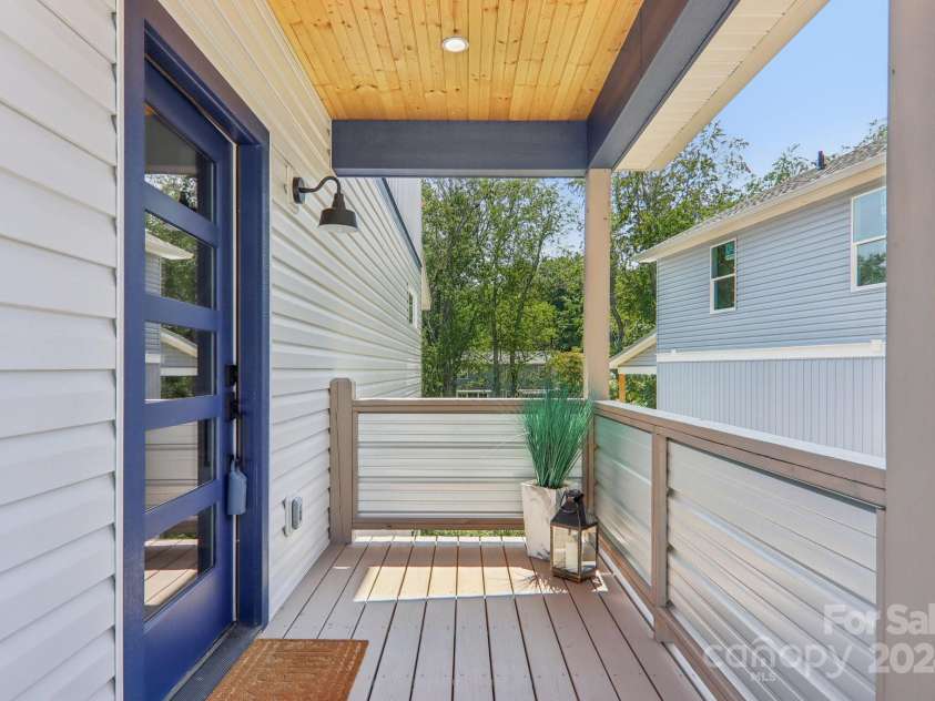 6 Escondido Drive, Asheville, NC 28806.  MLS# CAR4172412, YatesRealty ID 7166. 