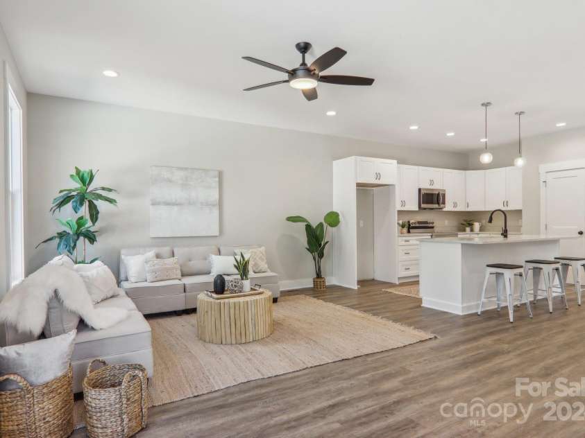 6 Escondido Drive, Asheville, NC 28806.  MLS# CAR4172412, YatesRealty ID 7166. 