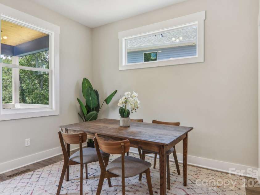 6 Escondido Drive, Asheville, NC 28806.  MLS# CAR4172412, YatesRealty ID 7166. 