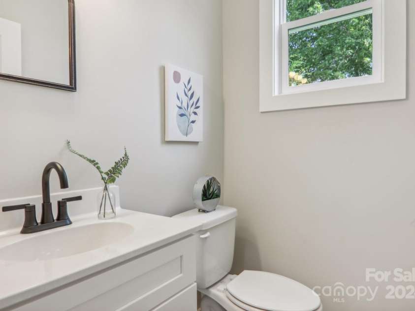 6 Escondido Drive, Asheville, NC 28806.  MLS# CAR4172412, YatesRealty ID 7166. 