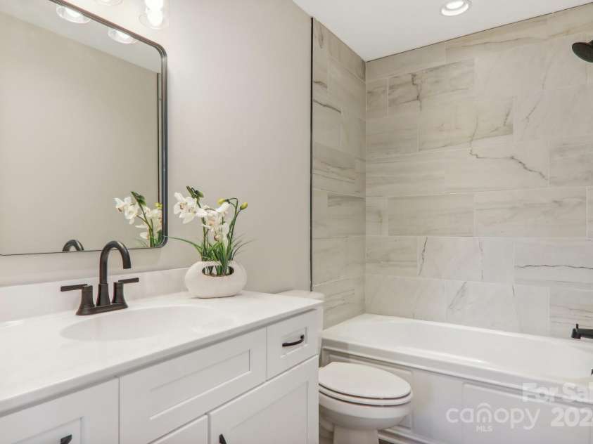 6 Escondido Drive, Asheville, NC 28806.  MLS# CAR4172412, YatesRealty ID 7166. 