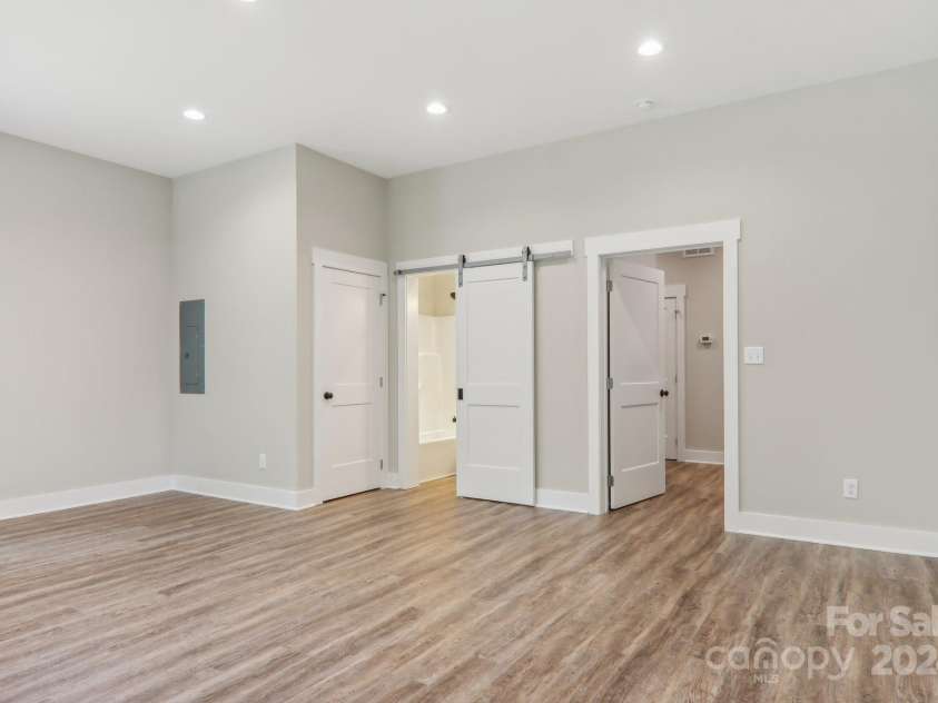 6 Escondido Drive, Asheville, NC 28806.  MLS# CAR4172412, YatesRealty ID 7166. 