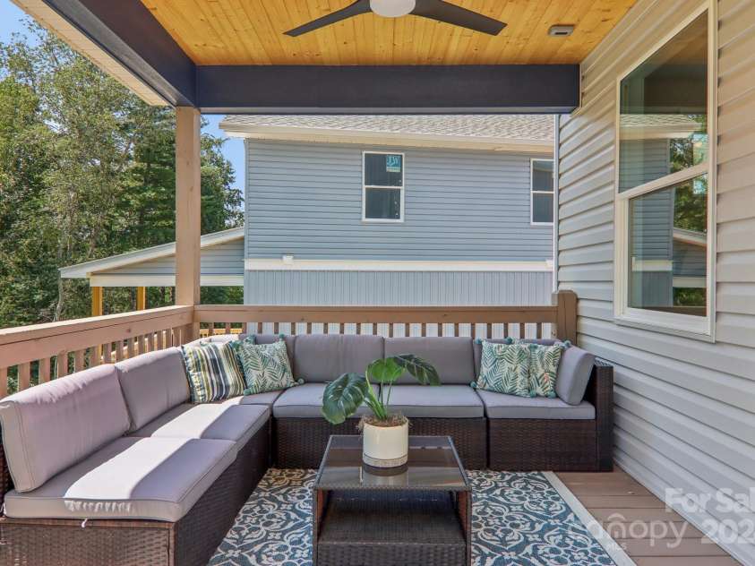 6 Escondido Drive, Asheville, NC 28806.  MLS# CAR4172412, YatesRealty ID 7166. 