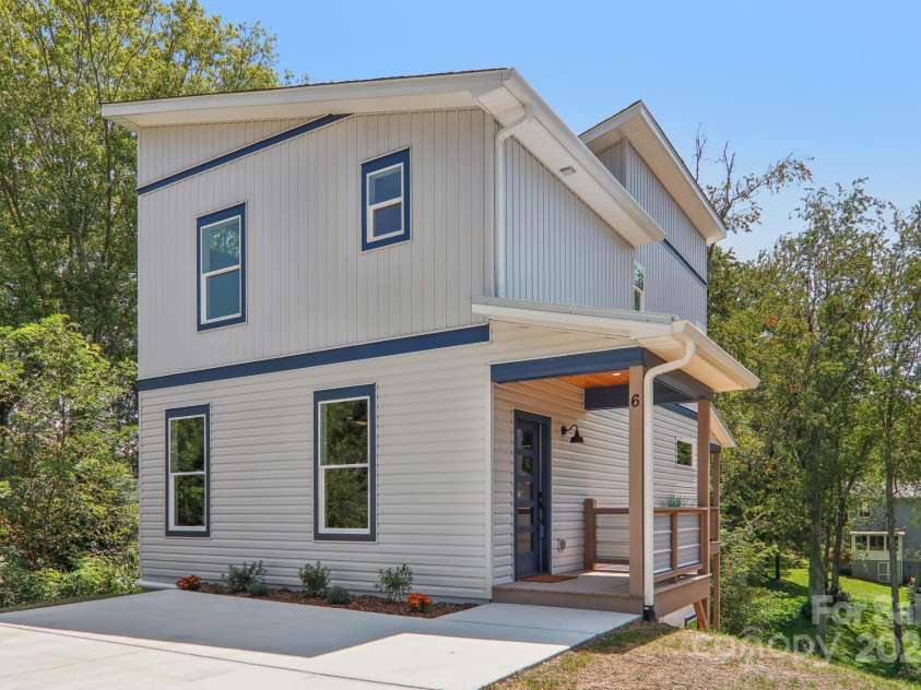6 Escondido Drive, Asheville, NC 28806.  MLS# CAR4172412, YatesRealty ID 7166. 